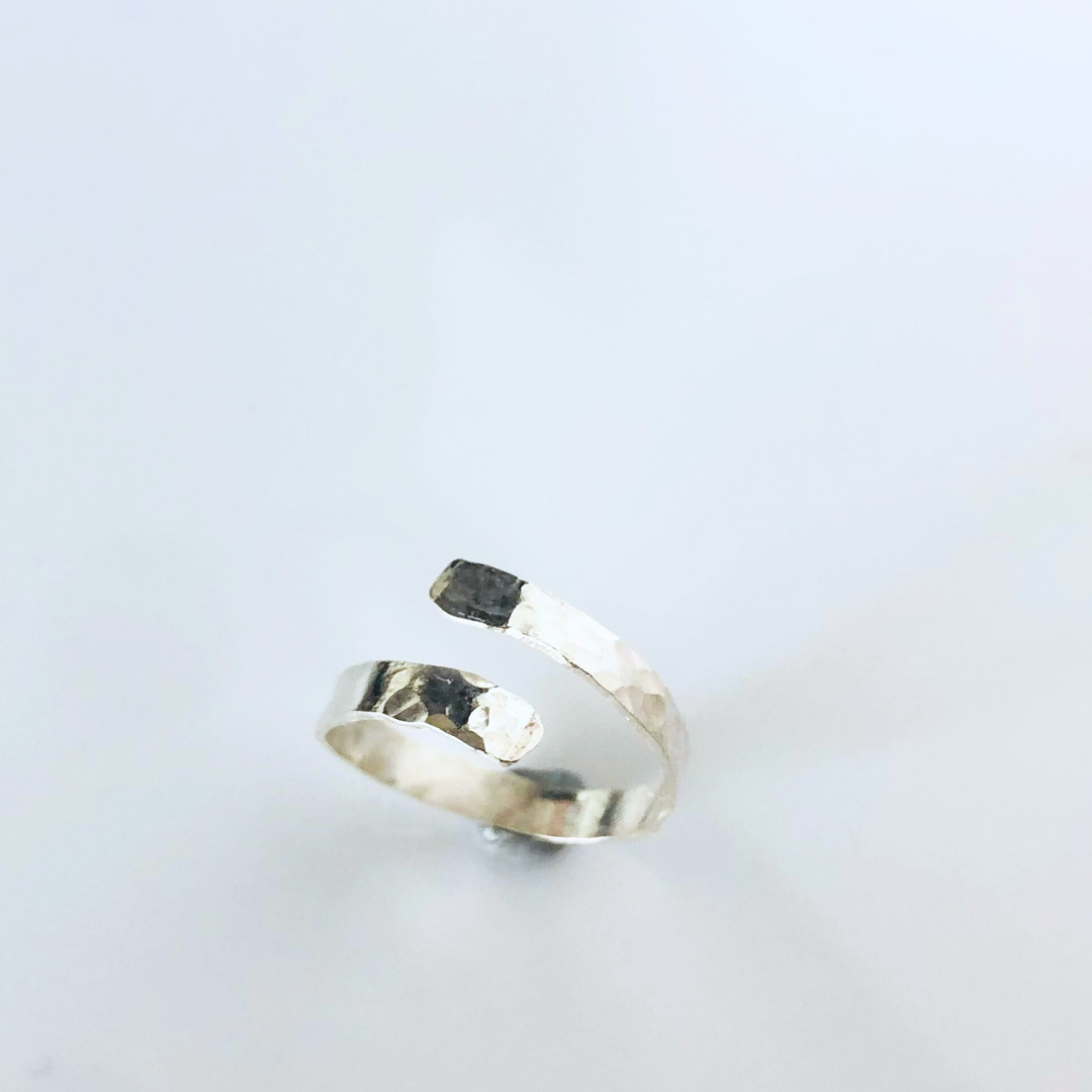 Textured Silver Toe Ring – Minimalist Summer Essential